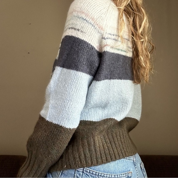 Old Navy Neutral Striped Knit Sweater Size S Cozy Casual - Picture 6 of 7
